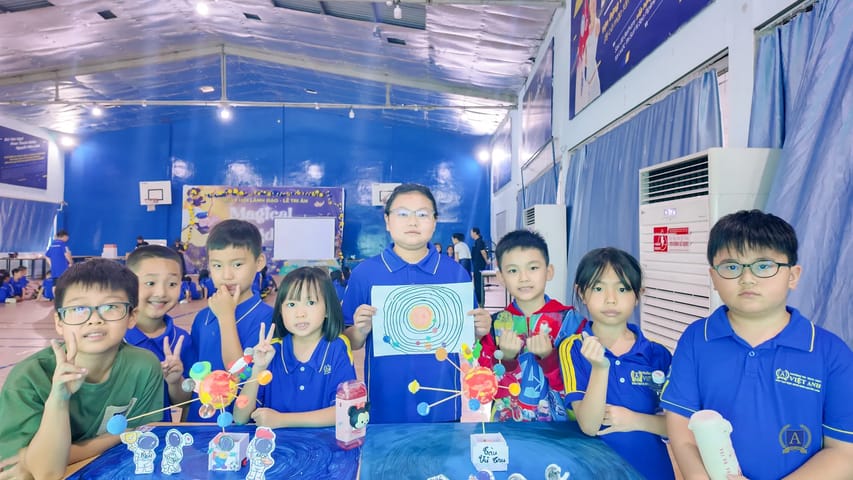 Album: 20250710 - Khoá hè 2025 | Workshop - Hệ mặt trời — Trường Việt Anh