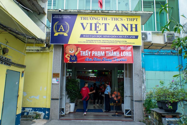 Album: 20251215 - Thầy Phạm Thành Long ghé thăm trường Việt Anh — Trường Việt Anh